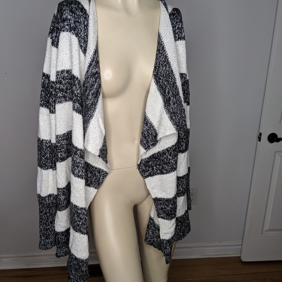 Torrid - sweater wrap - Picture 9 of 9